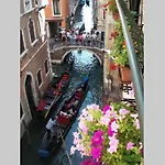 Leoncini With A Wonderful Canal View Apartmán