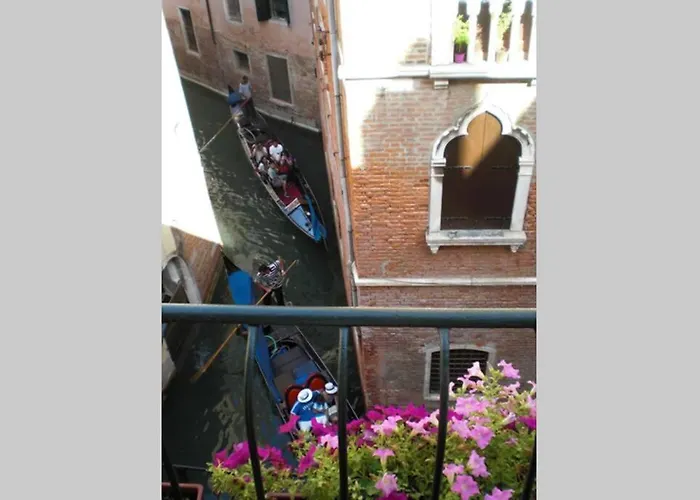 Leoncini With A Wonderful Canal View Lägenhet