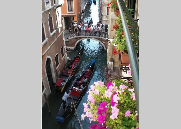 Leoncini With A Wonderful Canal View Lägenhet