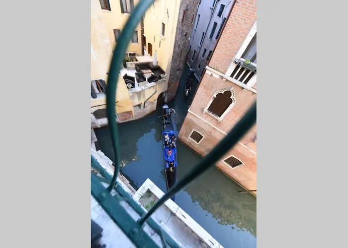 Leoncini With A Wonderful Canal View Venedig