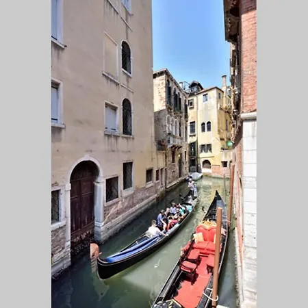 Leoncini With A Wonderful Canal View Venice
