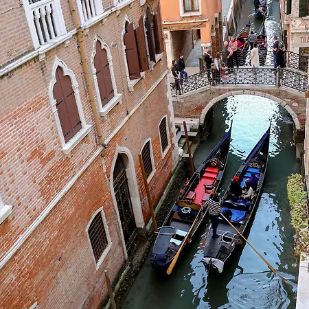 Leoncini With A Wonderful Canal View Apartment Venice