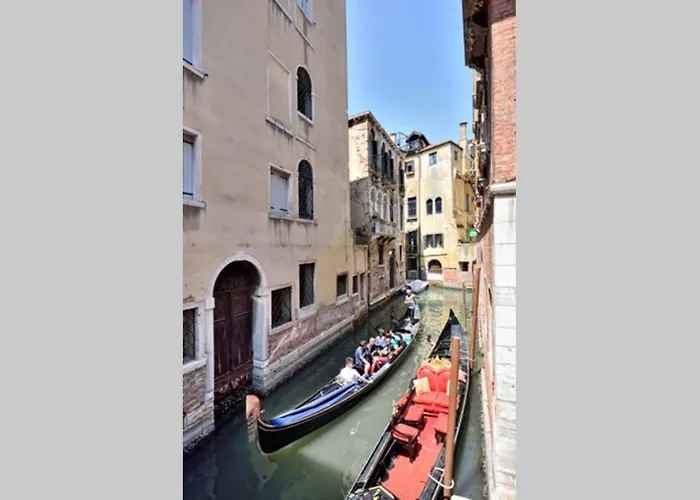 Leoncini With A Wonderful Canal View Venezia